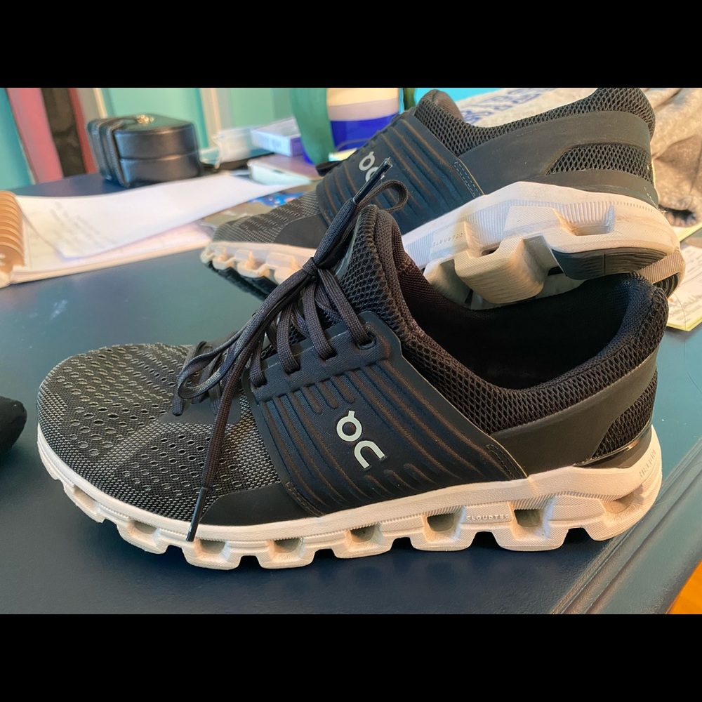 On Cloud Tennis Shoes Size 9